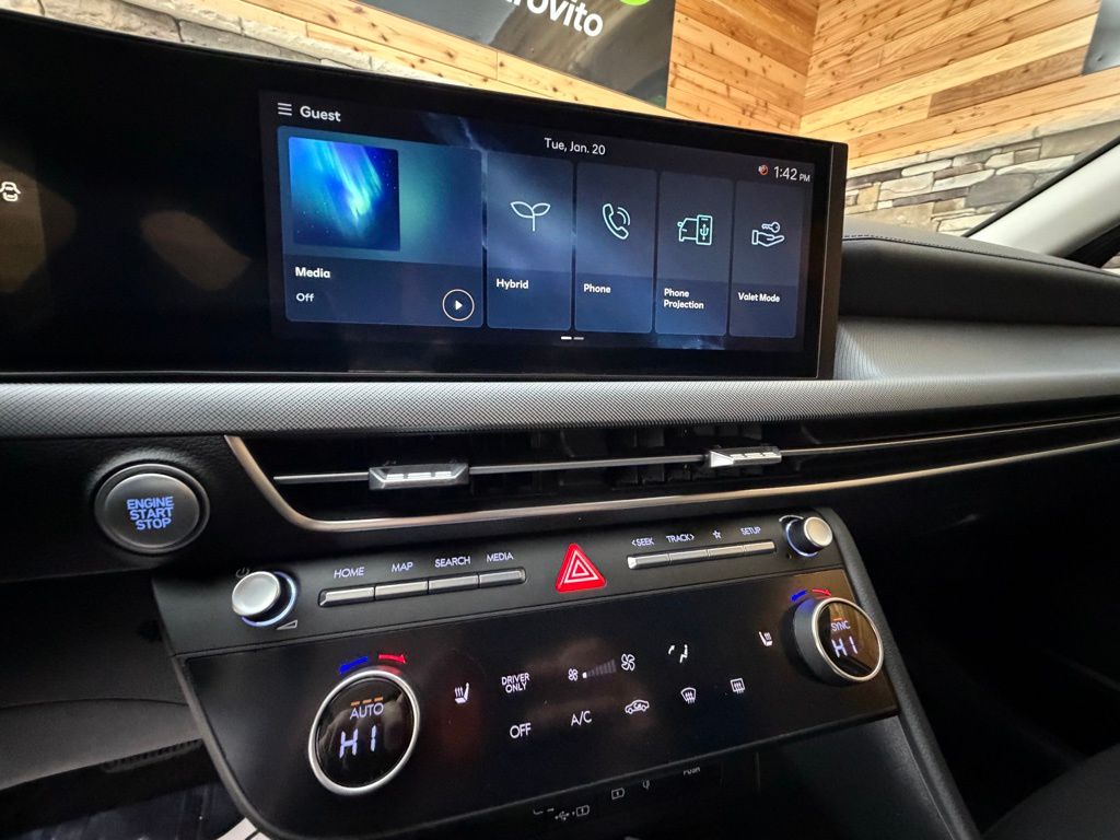 2025 Hyundai Sonata Hybrid SEL - Photo 18