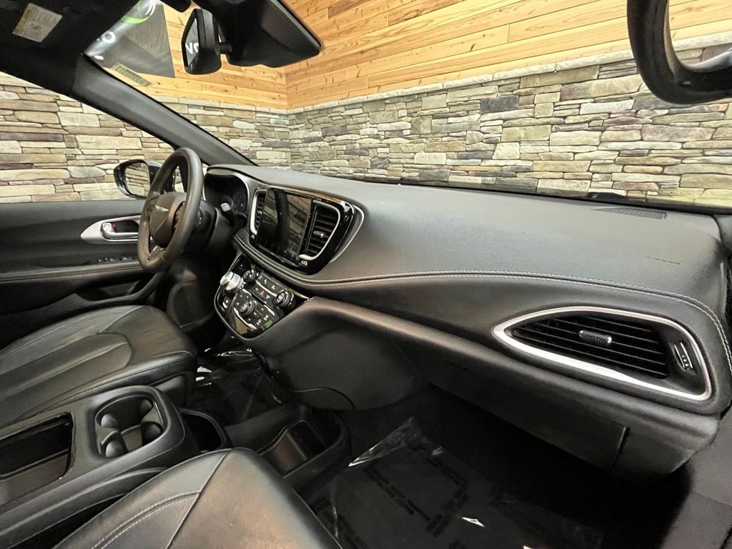 2022 Chrysler Pacifica Touring L - Photo 24