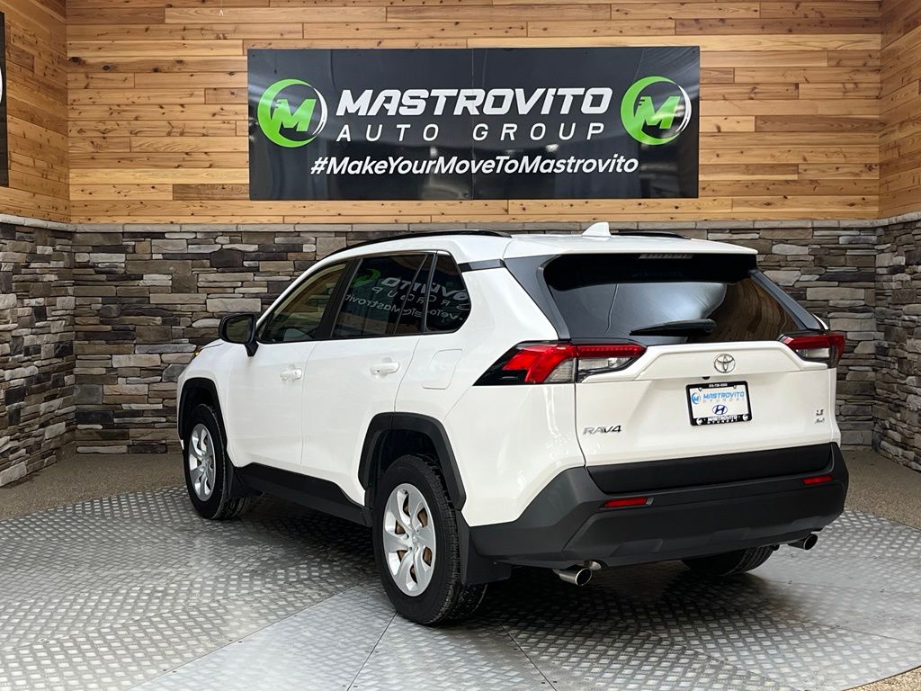 2019 Toyota RAV4 LE - Photo 16