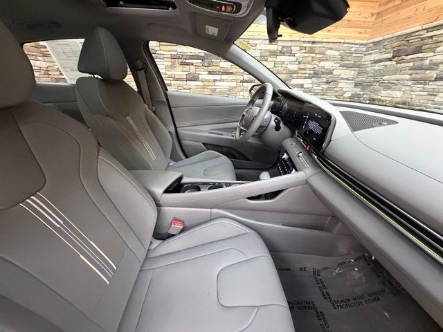2024 Hyundai Elantra SEL - Photo 14