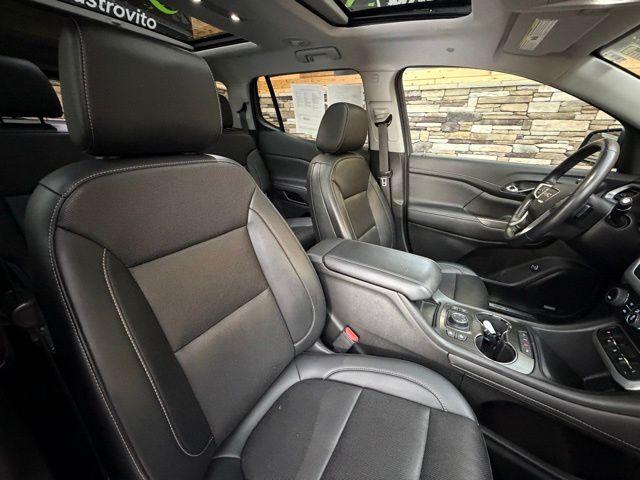2022 GMC Acadia SLT - Photo 17