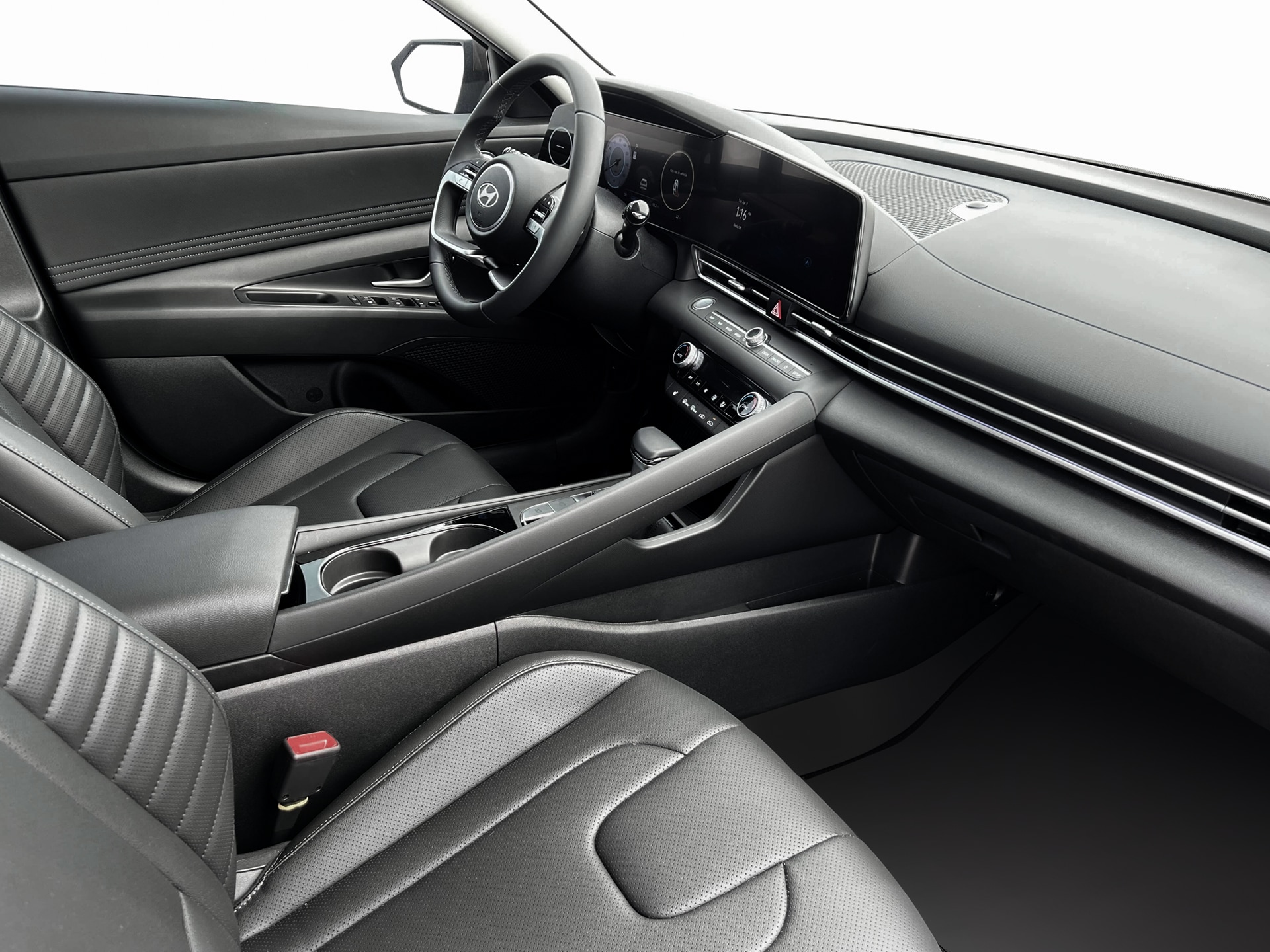 2025 Hyundai Elantra Limited - Photo 15