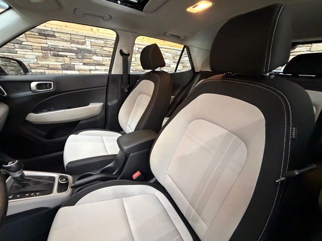 2023 Hyundai Venue SEL - Photo 13
