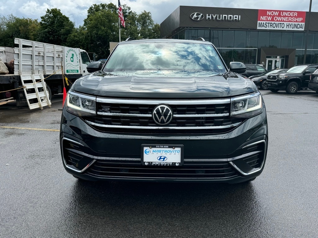 Used 2021 Volkswagen Atlas SE w/Tech R-Line with VIN 1V2RR2CA2MC608943 for sale in New York Mills, NY