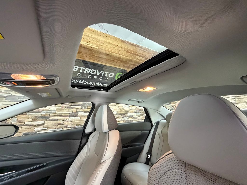 2025 Hyundai Elantra Limited - Photo 25