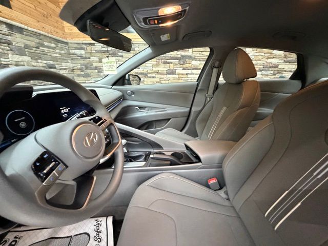 2024 Hyundai Elantra SEL - Photo 12