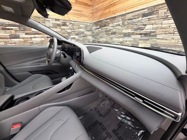 2024 Hyundai Elantra SEL - Photo 13
