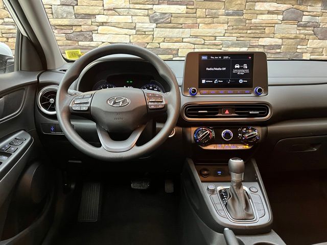 2023 Hyundai Kona SEL - Photo 18