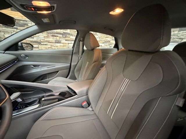 2024 Hyundai Elantra SEL - Photo 13