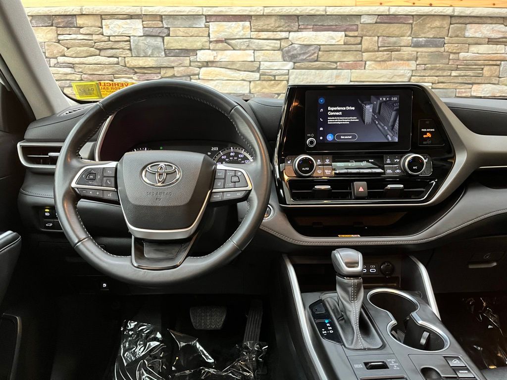 2023 Toyota Highlander XLE - Photo 18