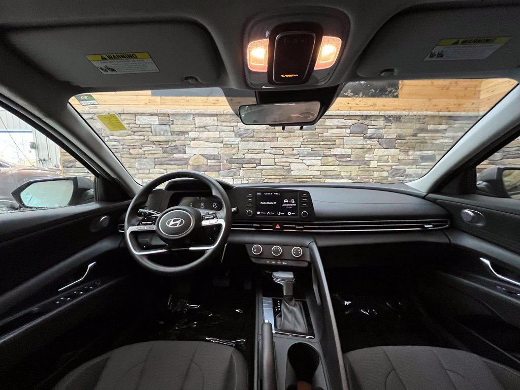 2024 Hyundai Elantra SE - Photo 27