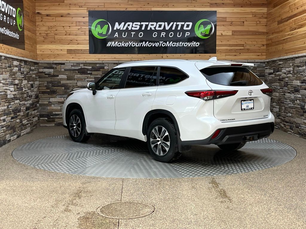 2023 Toyota Highlander XLE - Photo 9