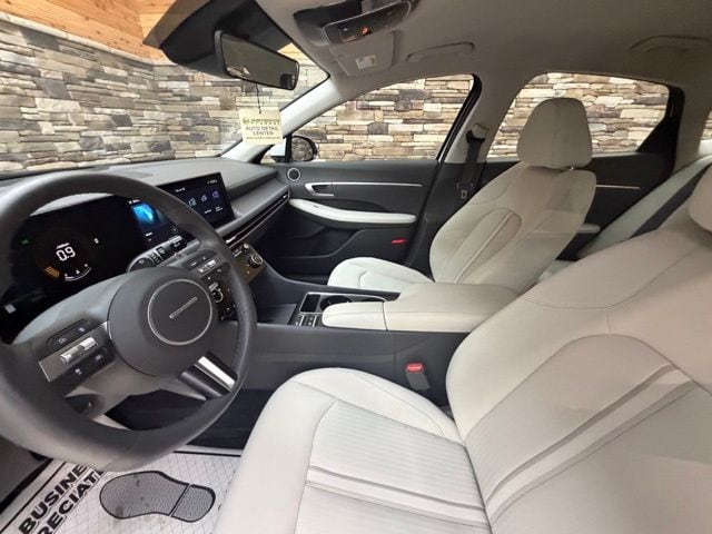 2026 Hyundai Sonata SEL - Photo 13