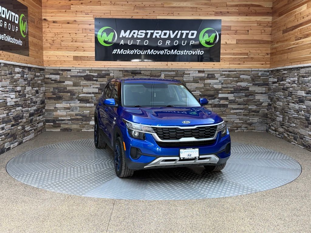 Used 2021 Kia Seltos LX with VIN KNDEPCAA3M7061821 for sale in New York Mills, NY