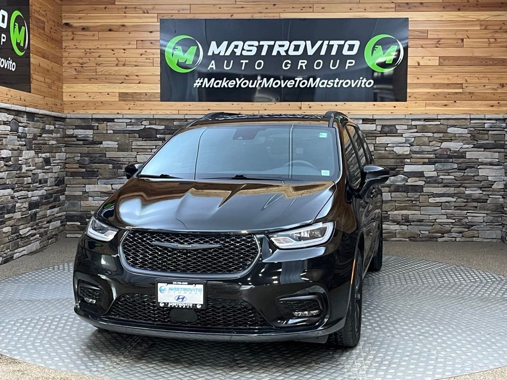 Used 2022 Chrysler Pacifica Touring L Van Passenger Van