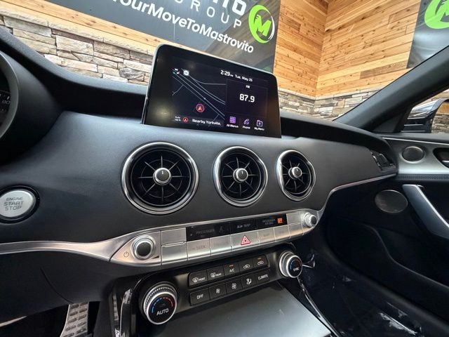 2018 Kia Stinger GT2 - Photo 19