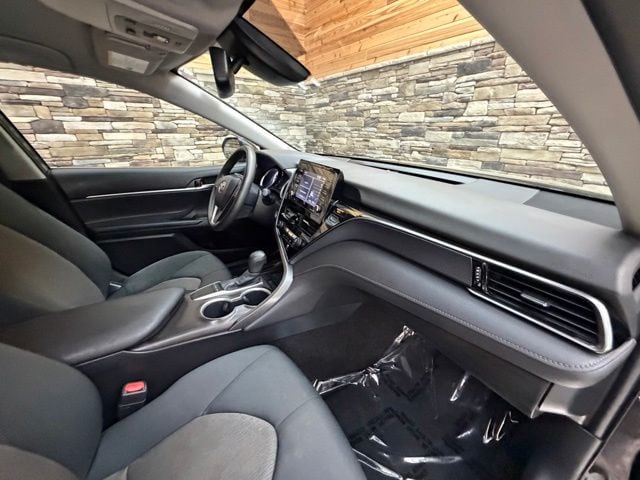 2022 Toyota Camry LE - Photo 15