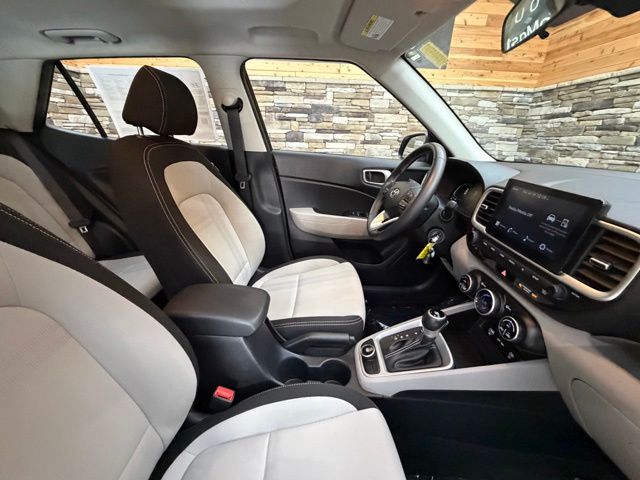 2023 Hyundai Venue SEL - Photo 16