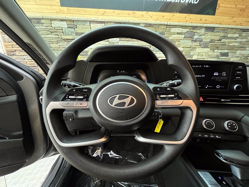 2024 Hyundai Elantra SE - Photo 29