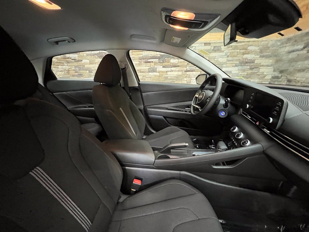 2024 Hyundai Elantra SE - Photo 26