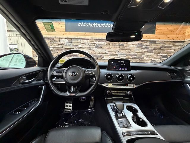 2018 Kia Stinger GT2 - Photo 17