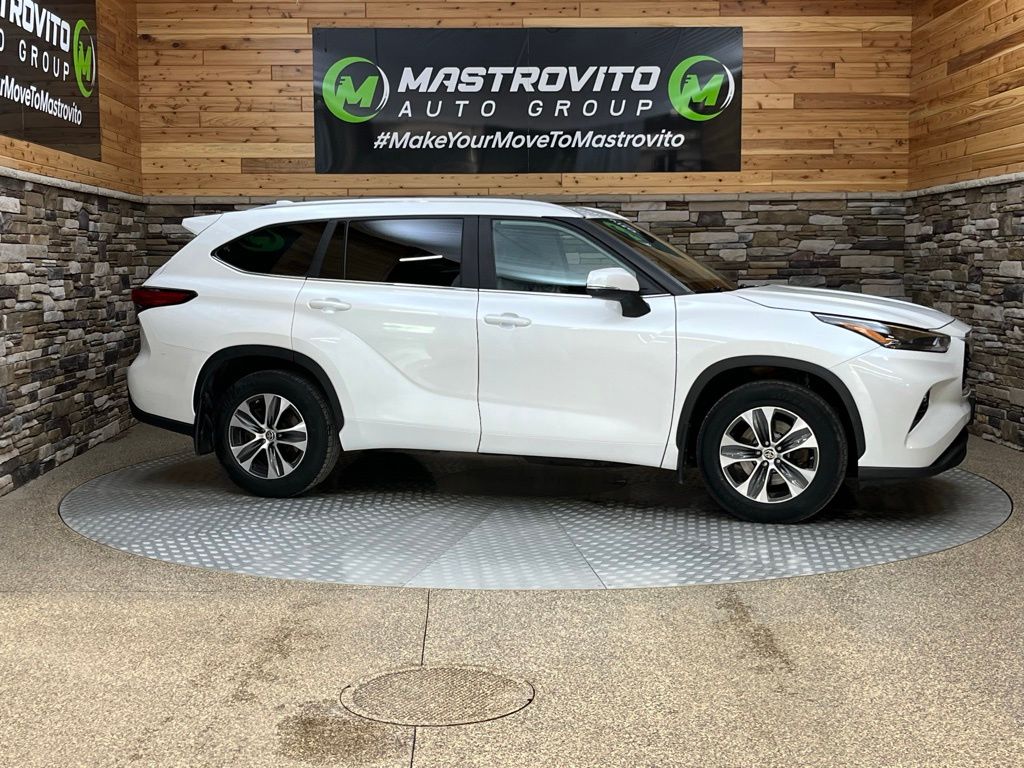 2023 Toyota Highlander XLE - Photo 16