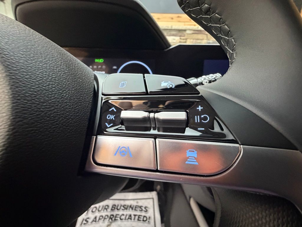 2025 Hyundai Elantra Limited - Photo 24