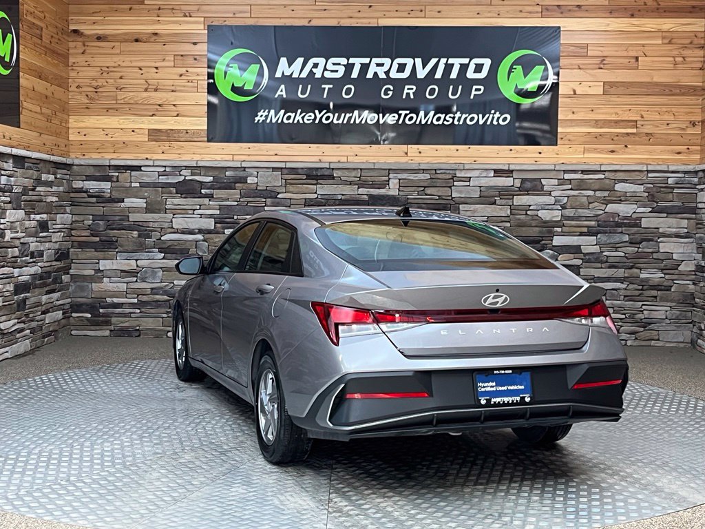 2024 Hyundai Elantra SE - Photo 16