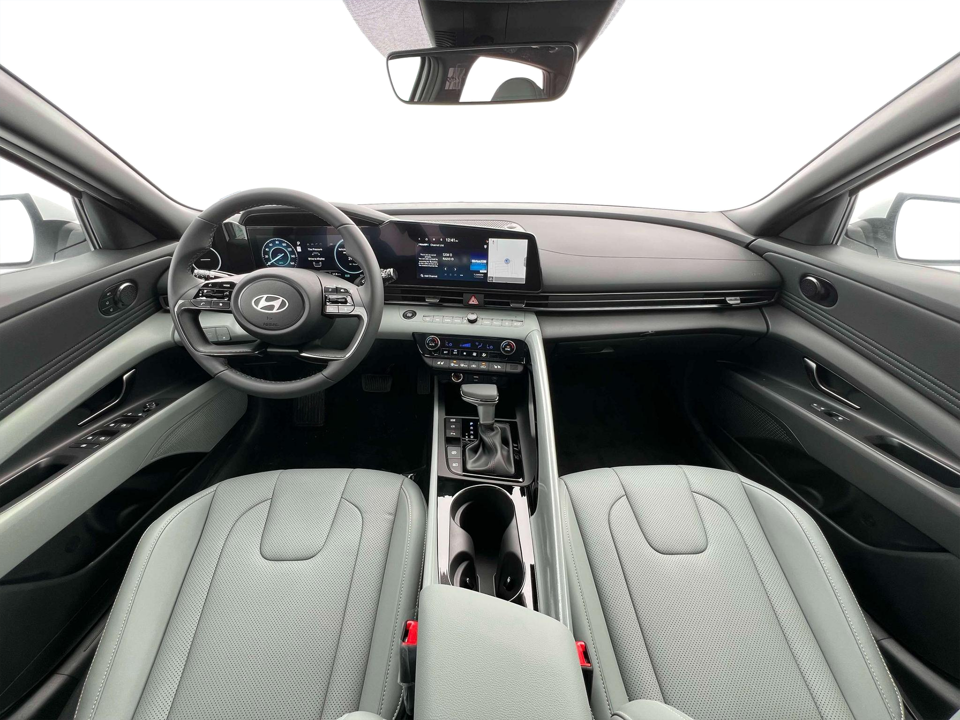 2025 Hyundai Elantra Limited - Photo 13