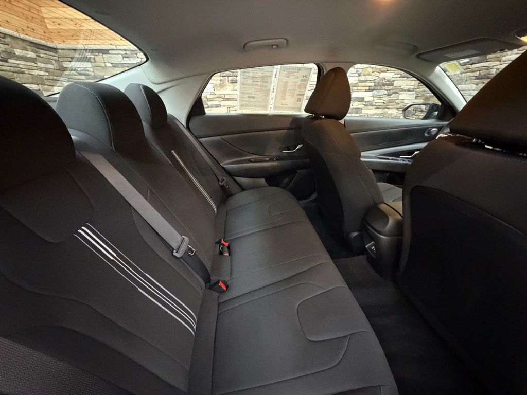 2024 Hyundai Elantra SEL - Photo 29