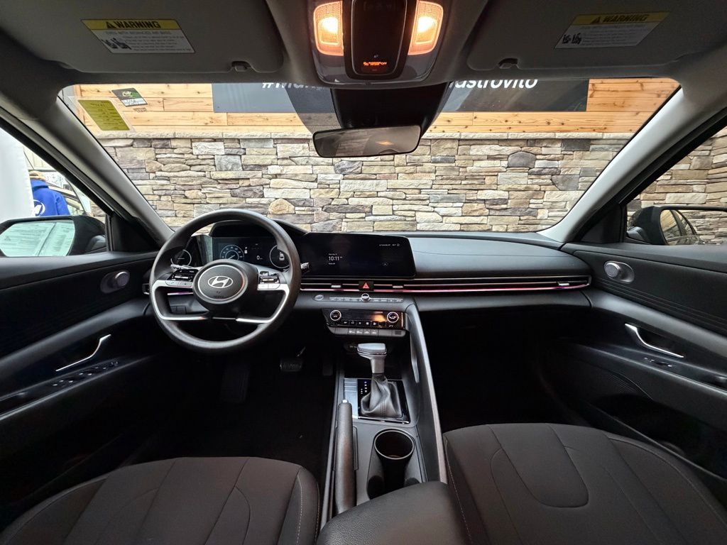 2024 Hyundai Elantra SEL - Photo 16