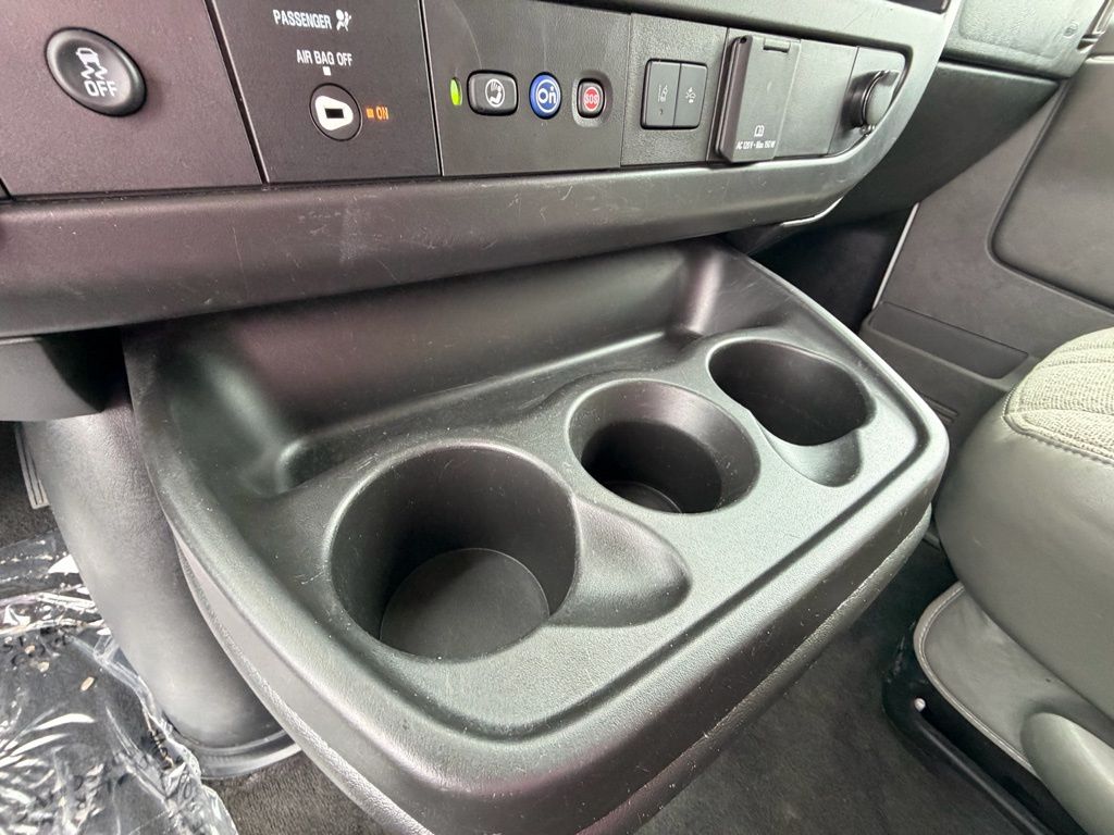 2025 Chevrolet Express Passenger LT - Photo 18