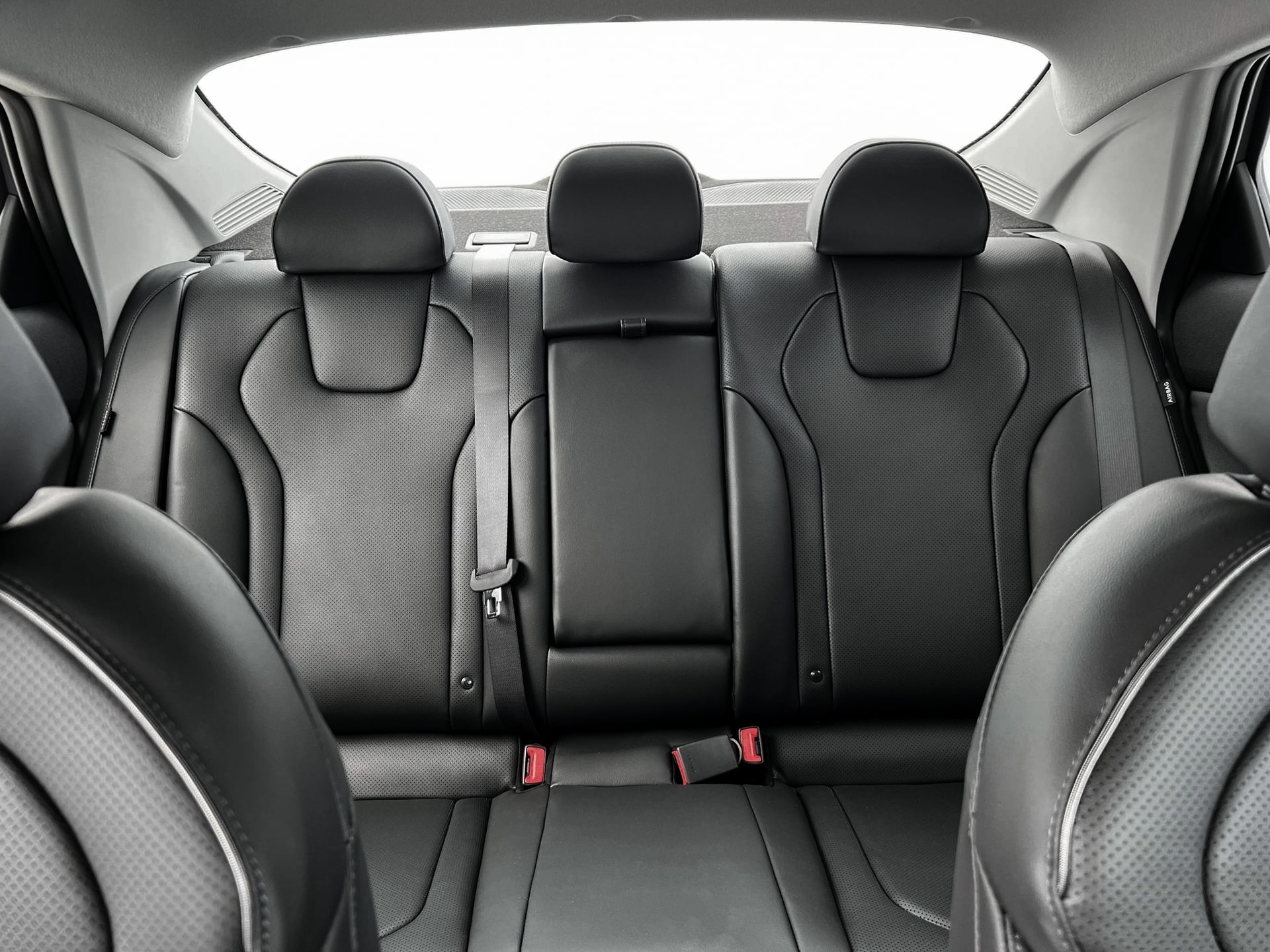 2025 Hyundai Elantra Limited - Photo 16