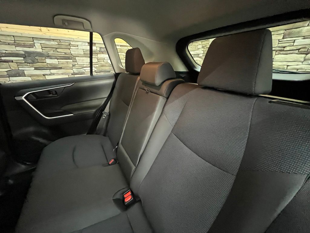 2019 Toyota RAV4 LE - Photo 42