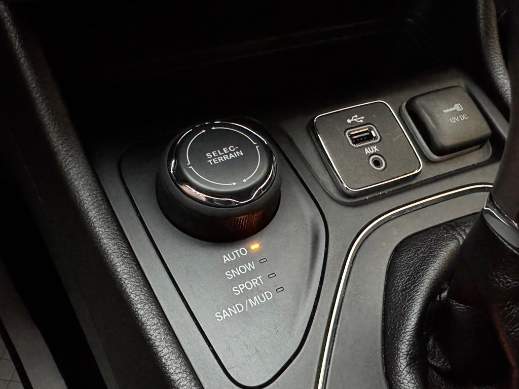 2019 Jeep Cherokee Latitude Plus - Photo 26