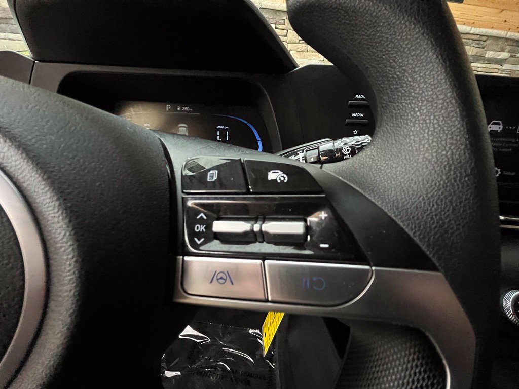 2024 Hyundai Elantra SE - Photo 35