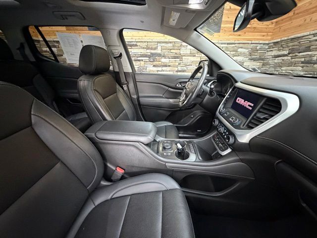 2022 GMC Acadia SLT - Photo 16
