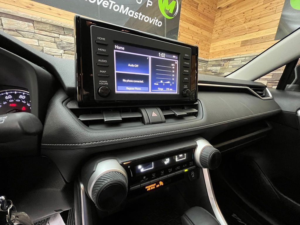 2019 Toyota RAV4 LE - Photo 35