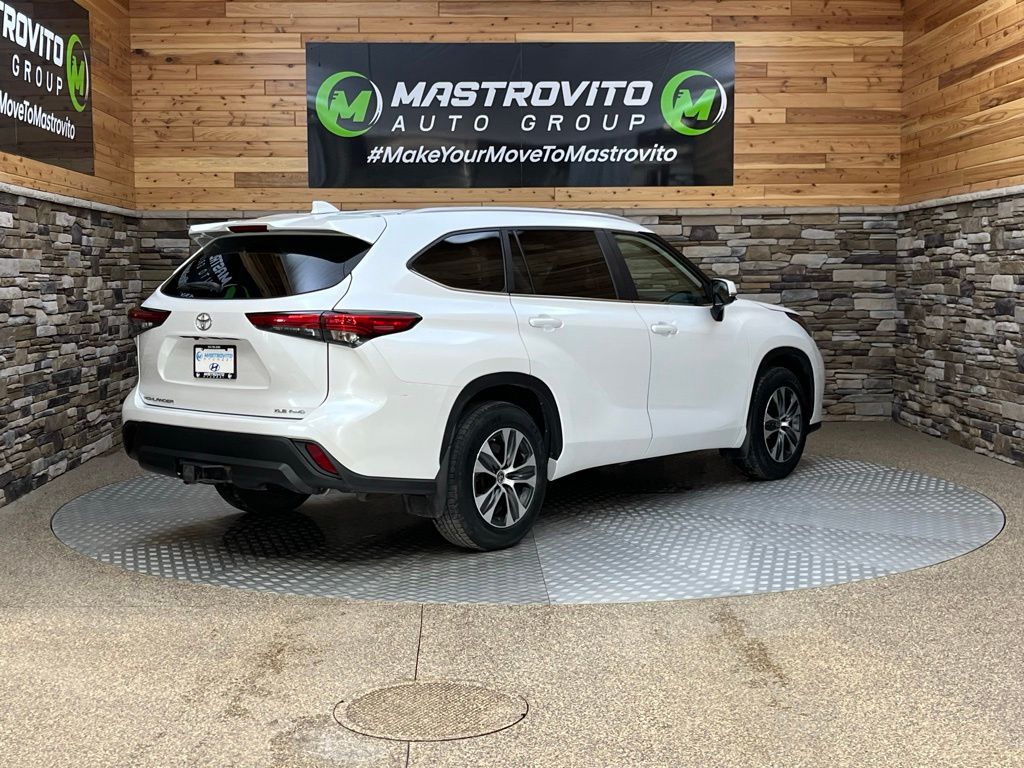 2023 Toyota Highlander XLE - Photo 13