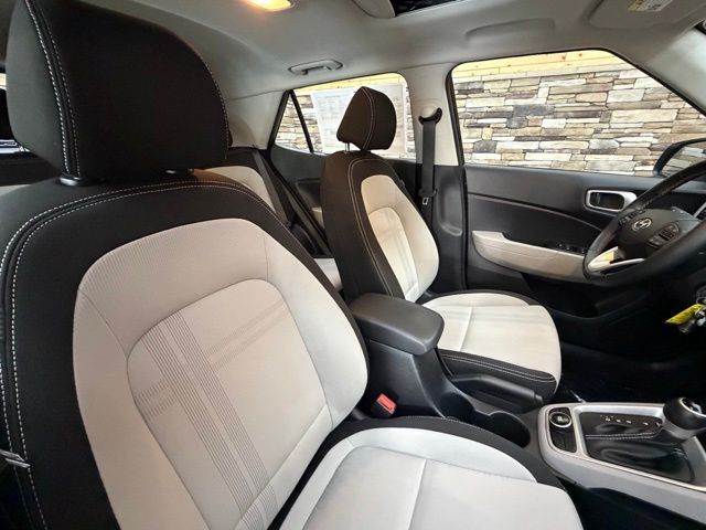 2023 Hyundai Venue SEL - Photo 17