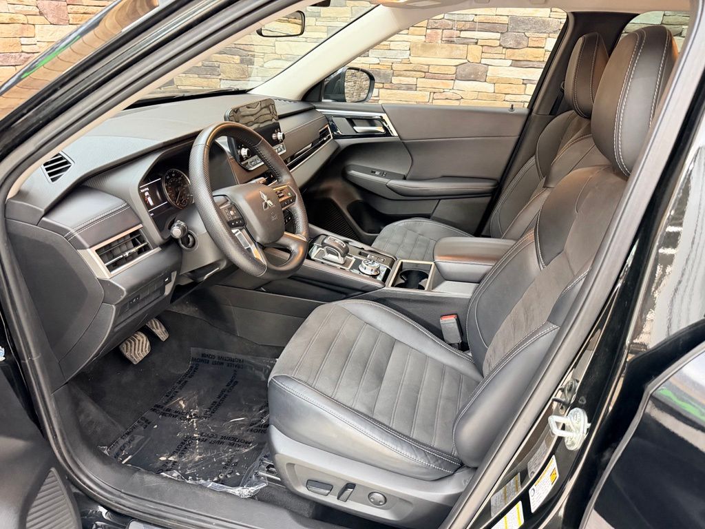 2023 Mitsubishi Outlander SE - Photo 13