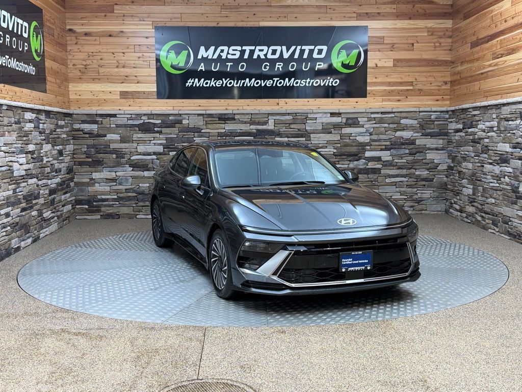 2025 Hyundai Sonata Hybrid SEL photo 2