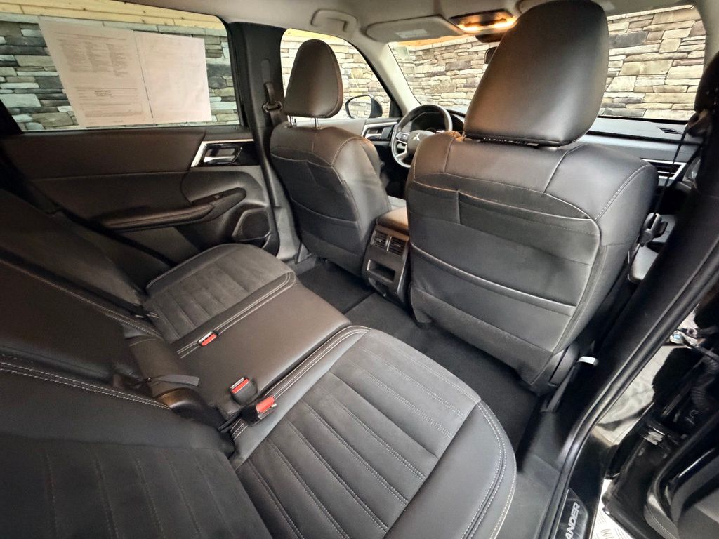 2023 Mitsubishi Outlander SE - Photo 35