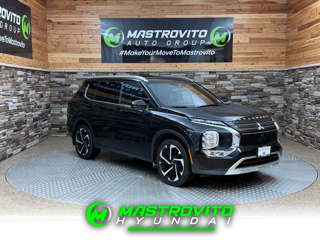 2022 Mitsubishi Outlander SEL's photo