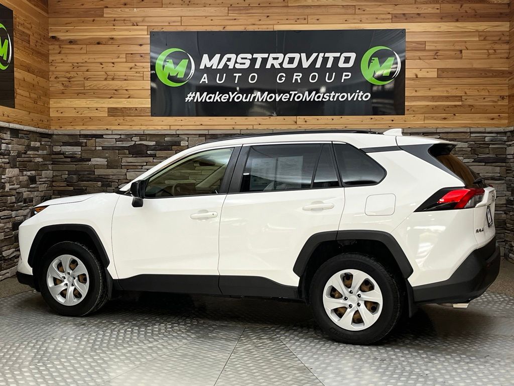 2019 Toyota RAV4 LE - Photo 18