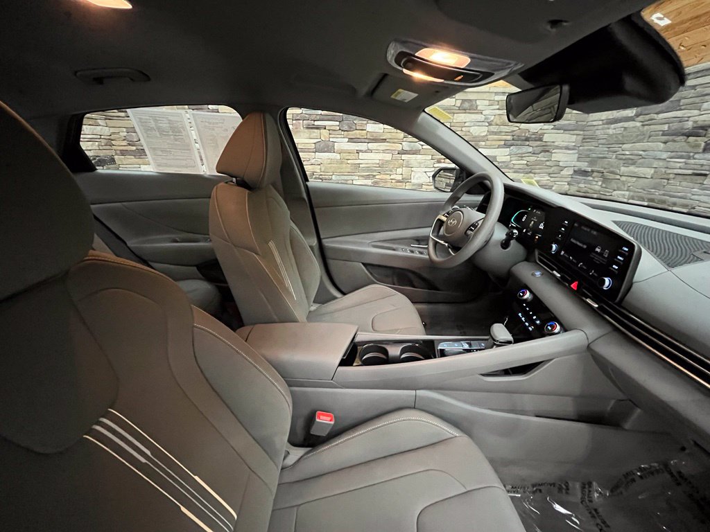 2025 Hyundai Elantra Blue - Photo 25