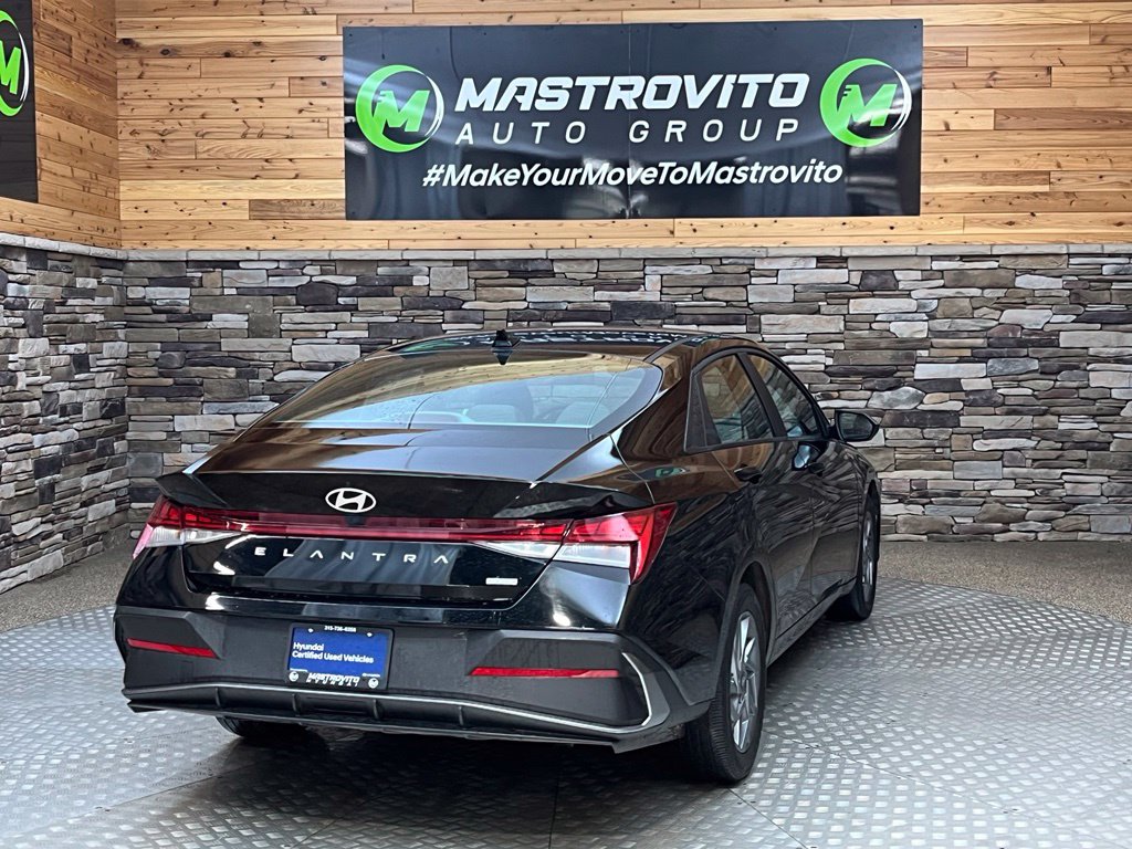 2025 Hyundai Elantra Blue - Photo 18