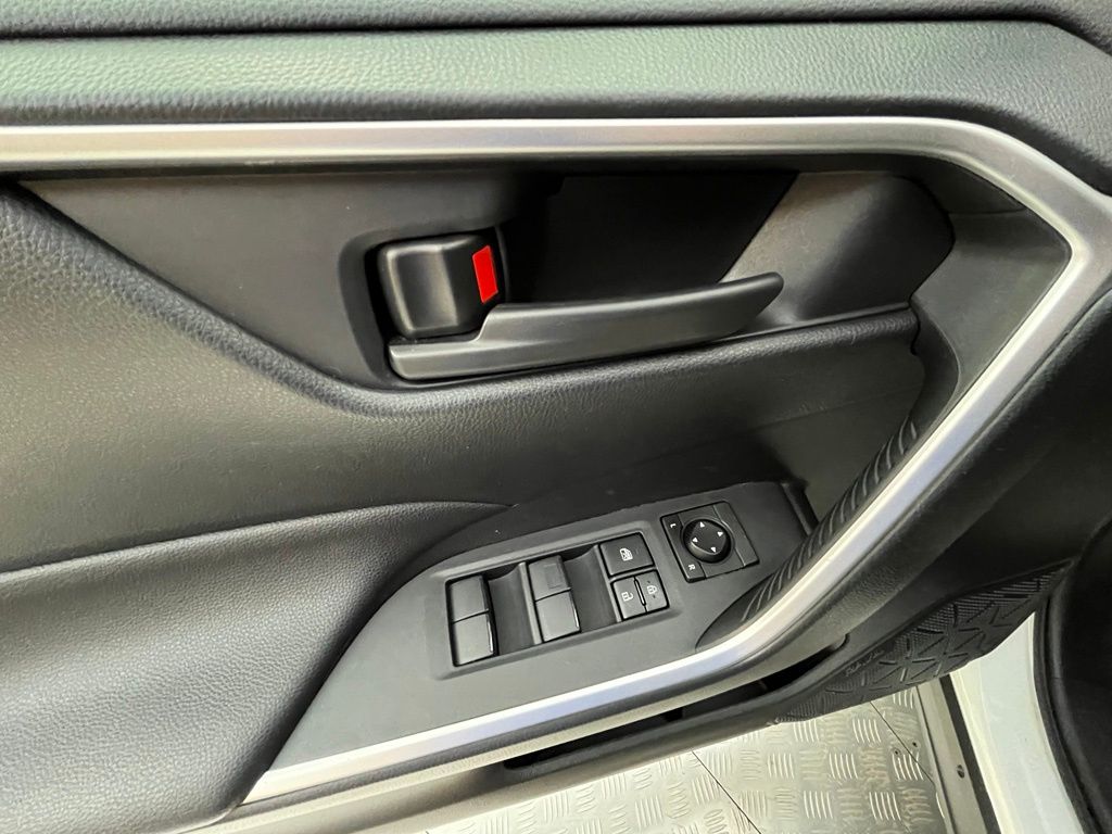 2019 Toyota RAV4 LE - Photo 39