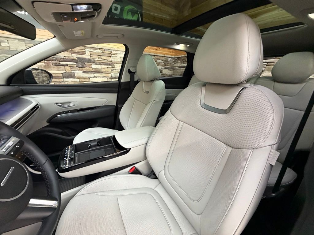 2025 Hyundai Tucson Limited - Photo 12