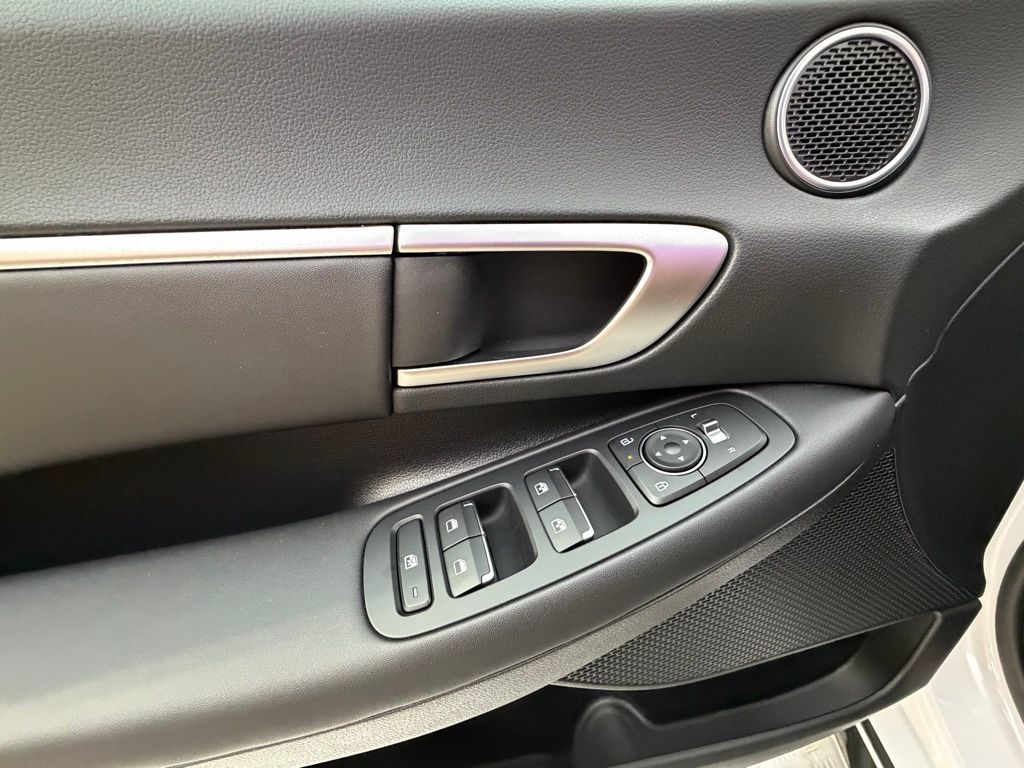 2025 Hyundai Sonata Hybrid SEL - Photo 23